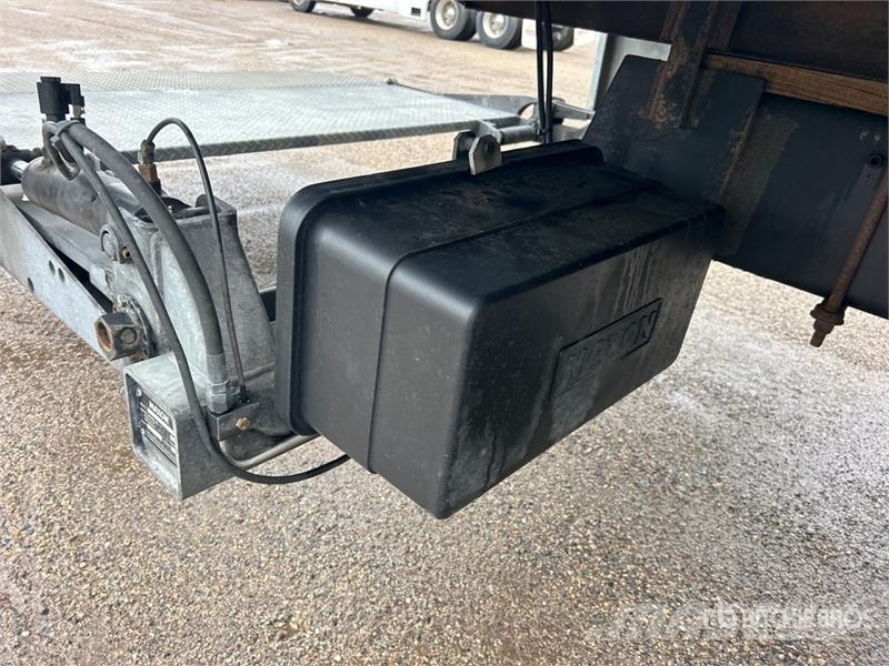 Freightliner M2106 4x2 Van Truck Фургони