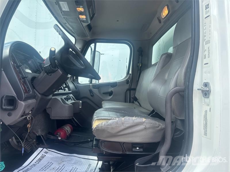 Freightliner M2106 4x2 Van Truck Box body trucks
