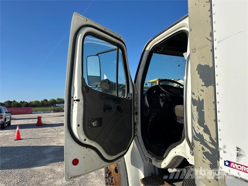 Freightliner M2106 4x2 Van Truck Box body trucks