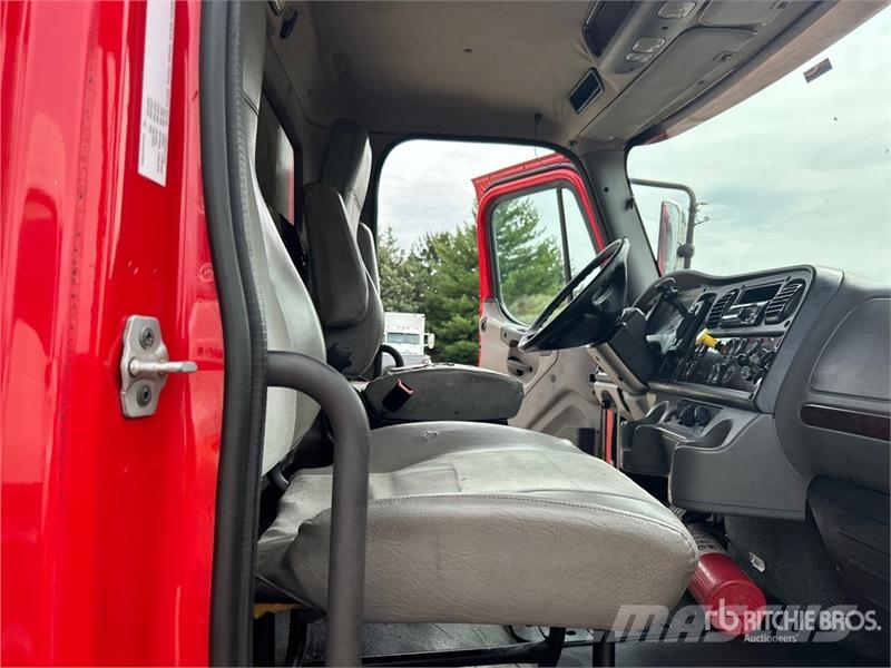 Freightliner M2106 4x2 Van Truck Box trucks