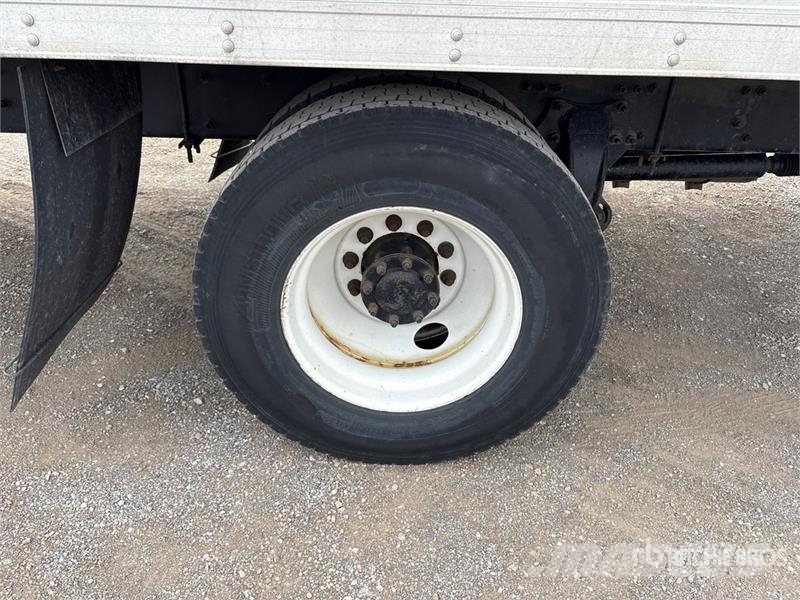 Freightliner M2106 4x2 Van Truck Грузовики-Фургоны