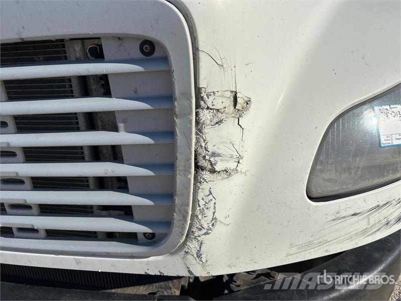 Freightliner M2106 4x2 Van Truck Box body trucks