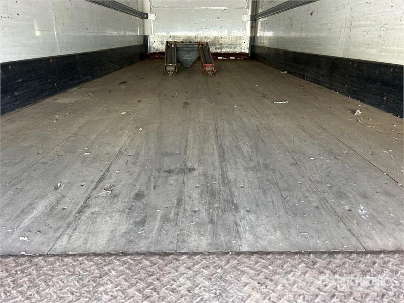 Freightliner M2106 4x2 Van Truck Kapali kasa kamyonlar