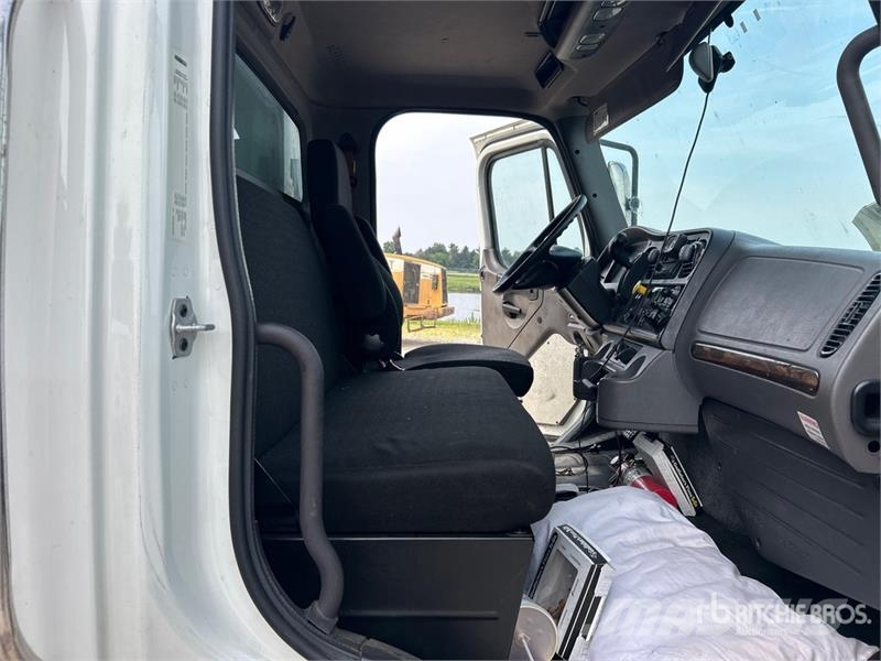 Freightliner M2106 4x2 Van Truck (Inoperable) Kastenaufbau