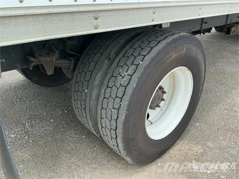 Freightliner M2106 4x2 Van Truck Грузовики-Фургоны