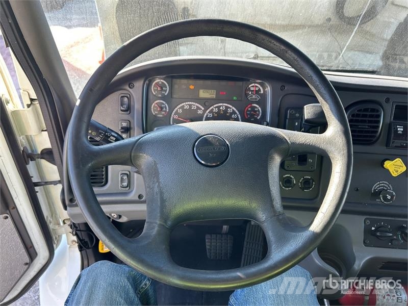 Freightliner M2106 4x2 Van Truck Camion Fourgon