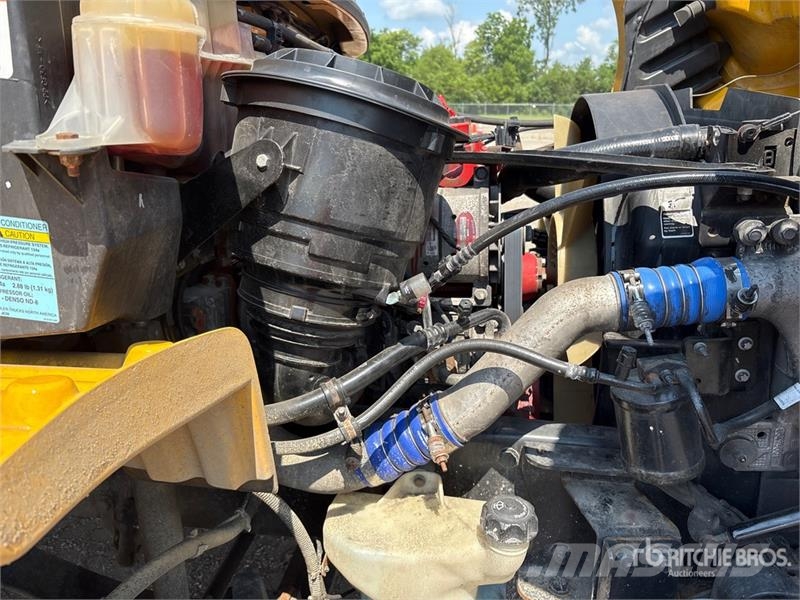 Freightliner M2106 4x2 Van Truck Furgons
