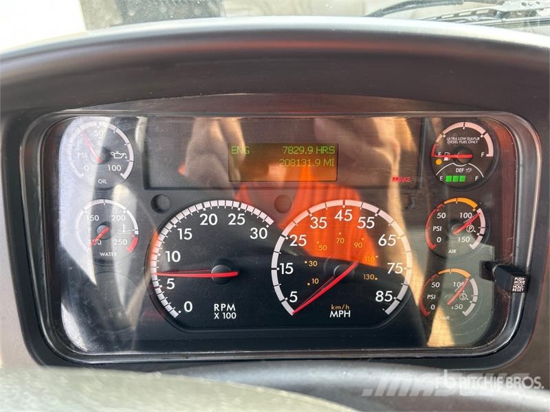 Freightliner M2106 4x2 Van Truck Kapali kasa kamyonlar