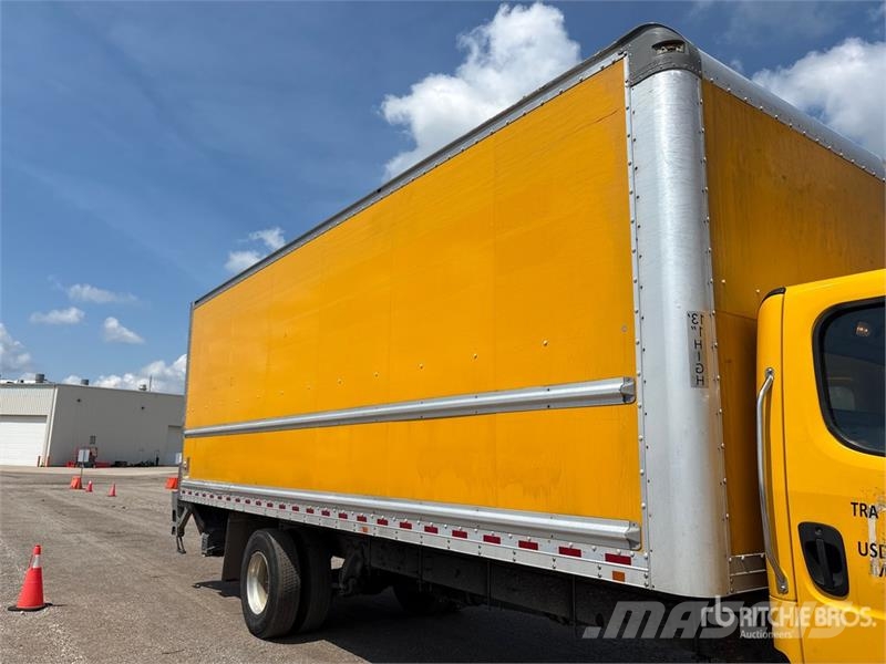 Freightliner M2106 4x2 Van Truck Furgons