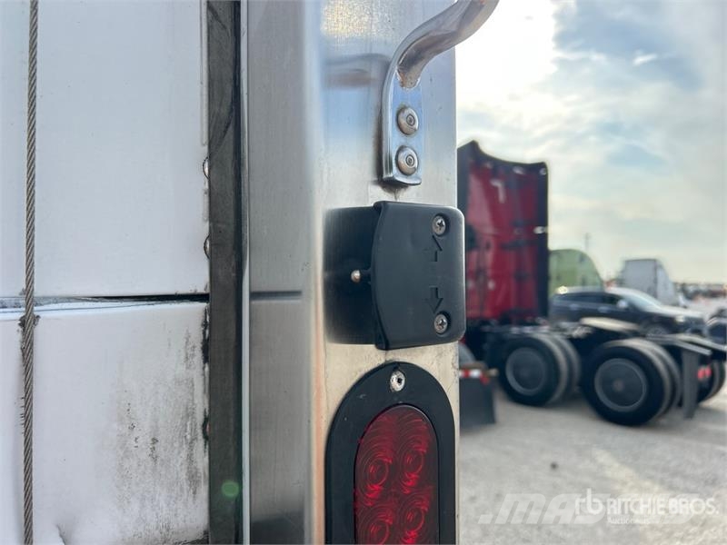 Freightliner M2106 4x2 Van Truck Kapali kasa kamyonlar
