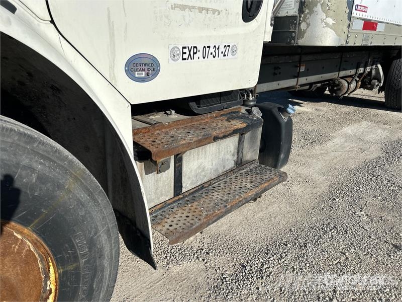 Freightliner M2106 4x2 Van Truck Фургони