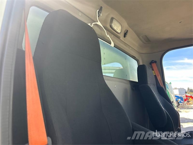 Freightliner M2106 4x2 Van Truck (Inoperable) Camion Fourgon