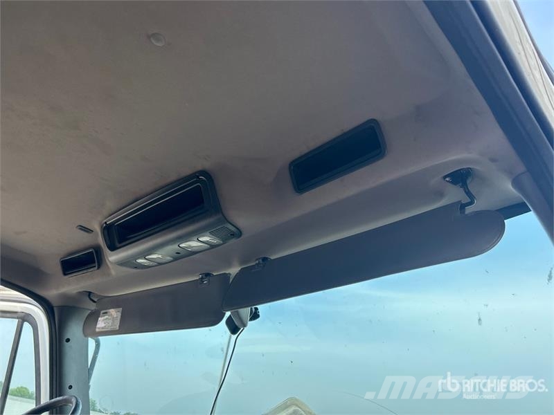 Freightliner M2106 4x2 Van Truck (Inoperable) Kastenaufbau
