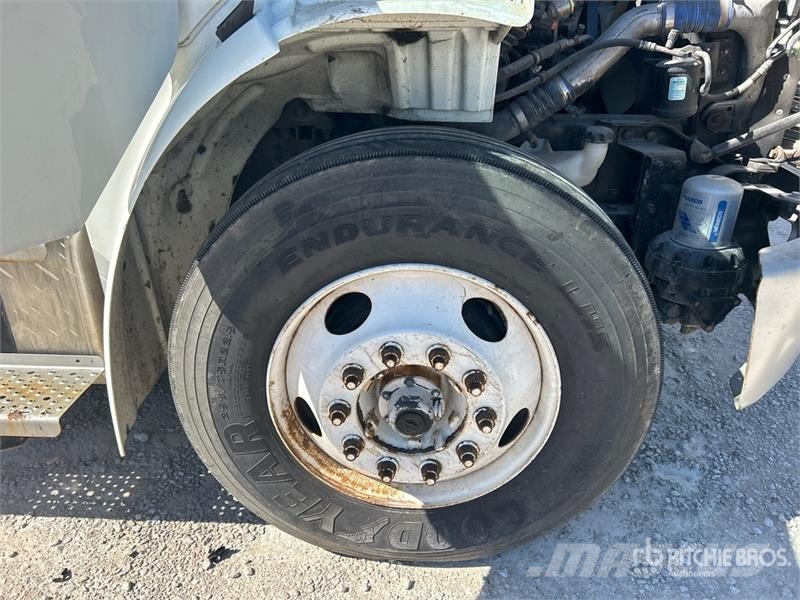 Freightliner M2106 4x2 Van Truck (Inoperable) Camion Fourgon