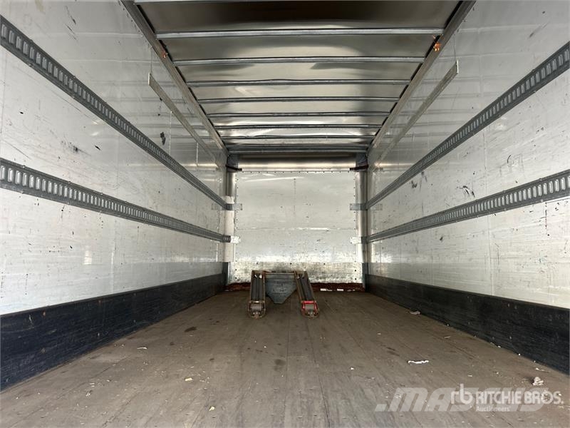 Freightliner M2106 4x2 Van Truck Kapali kasa kamyonlar
