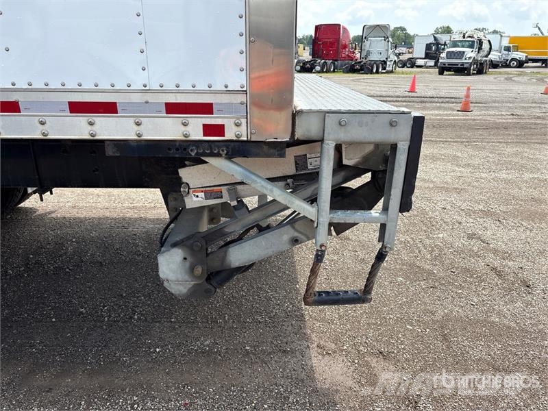 Freightliner M2106 4x2 Van Truck Umpikorikuorma-autot