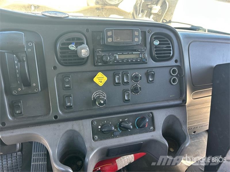 Freightliner M2106 4x2 Van Truck (Inoperable) Camion Fourgon