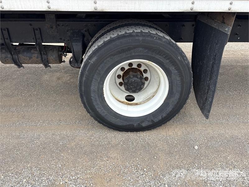 Freightliner M2106 4x2 Van Truck Грузовики-Фургоны