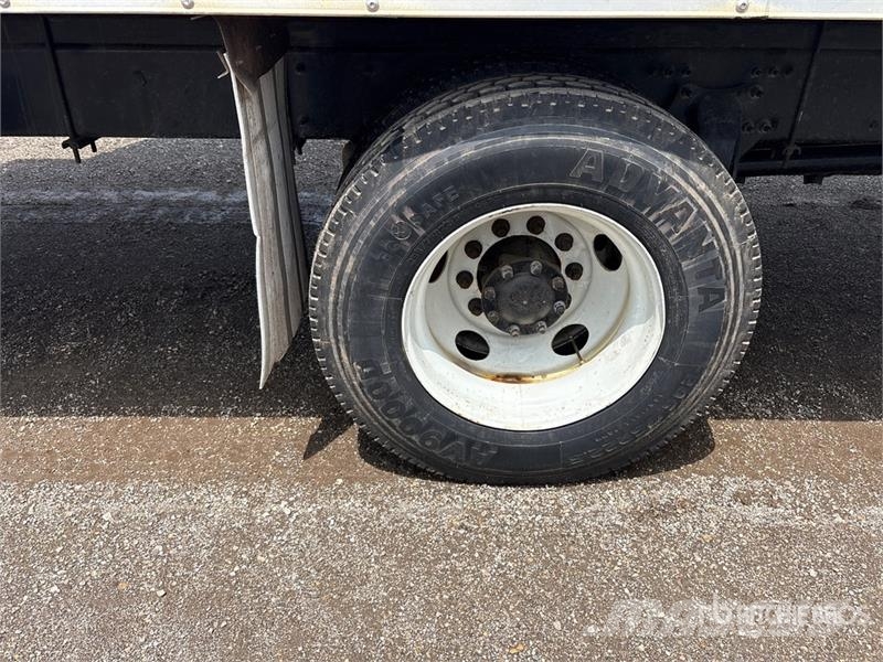 Freightliner M2106 4x2 Van Truck Umpikorikuorma-autot