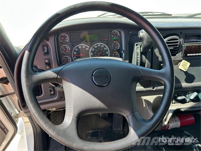 Freightliner M2106 4x2 Van Truck Camion Fourgon