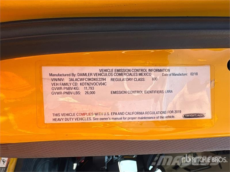 Freightliner M2106 4x2 Van Truck Furgons