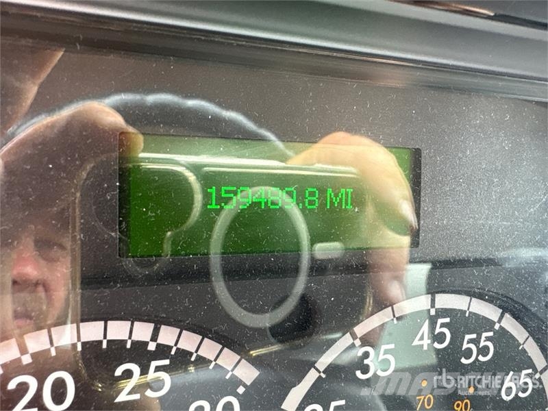 Freightliner M2106 4x2 Van Truck Umpikorikuorma-autot