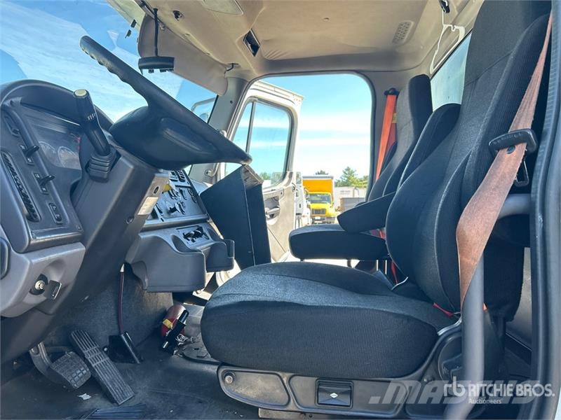 Freightliner M2106 4x2 Van Truck (Inoperable) Camion Fourgon