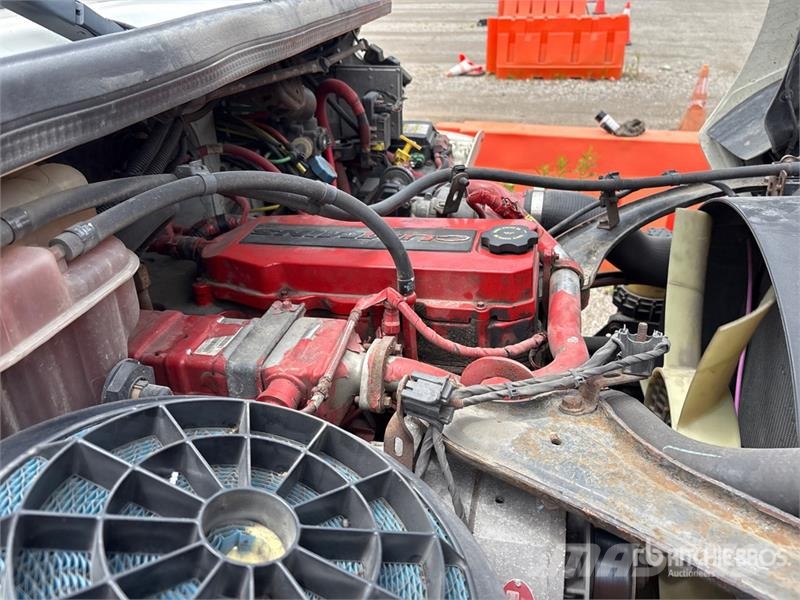 Freightliner M2106 4x2 Van Truck Грузовики-Фургоны