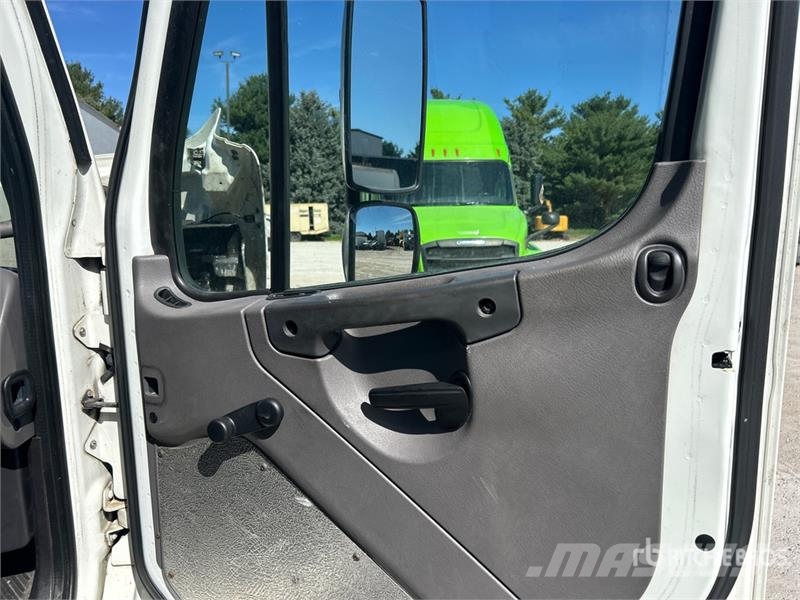 Freightliner M2106 4x2 Van Truck (Inoperable) Camion Fourgon