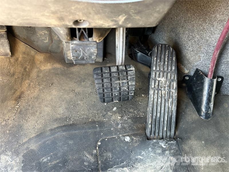 Freightliner M2106 4x2 Van Truck Фургони