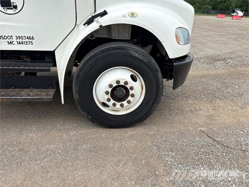 Freightliner M2106 4x2 Van Truck Грузовики-Фургоны