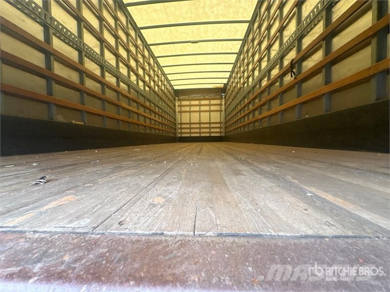 Freightliner M2106 4x2 Van Truck Грузовики-Фургоны