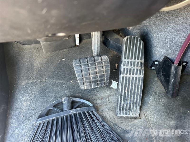 Freightliner M2106 4x2 Van Truck (Inoperable) Camion Fourgon