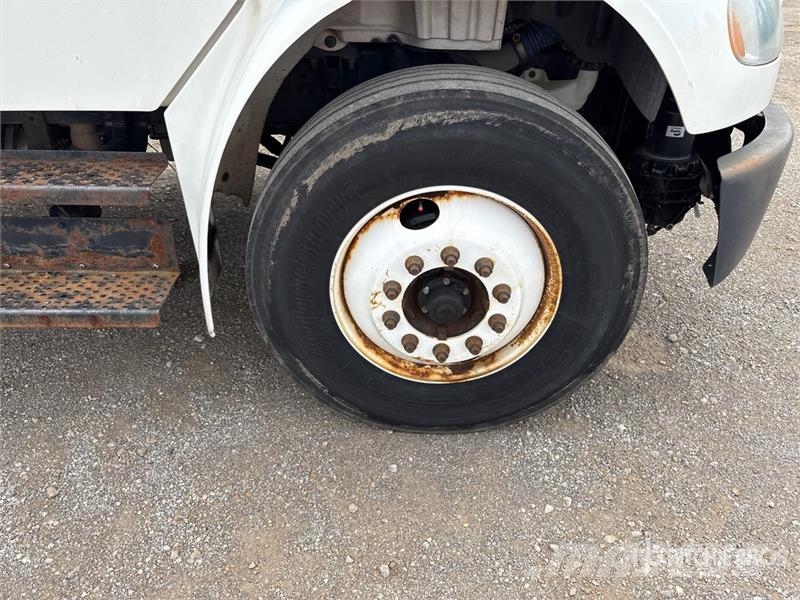 Freightliner M2106 4x2 Van Truck Грузовики-Фургоны