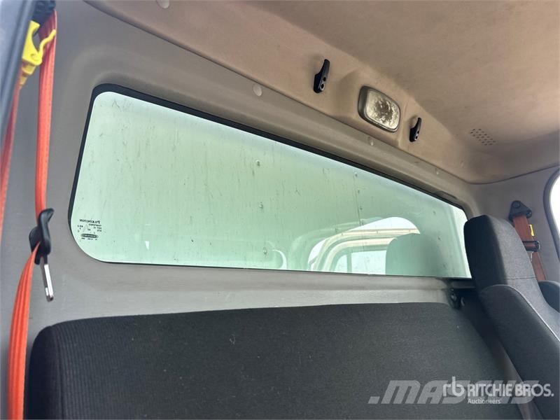 Freightliner M2106 4x2 Van Truck (Inoperable) Kastenaufbau
