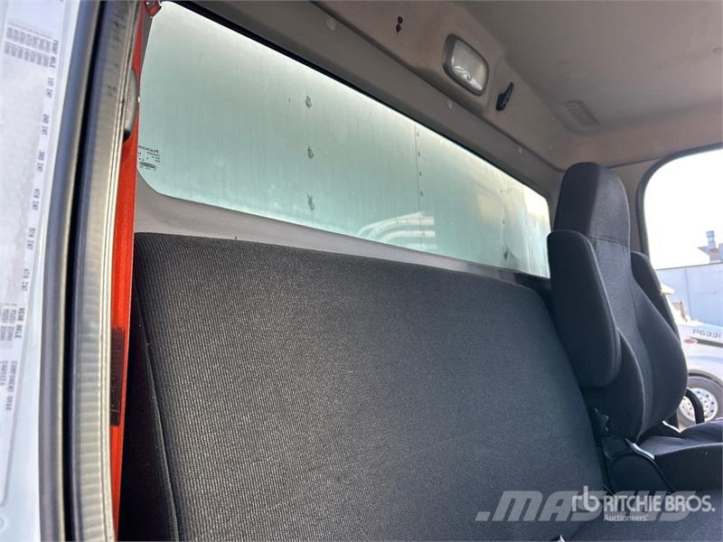 Freightliner M2106 4x2 Van Truck Camion Fourgon