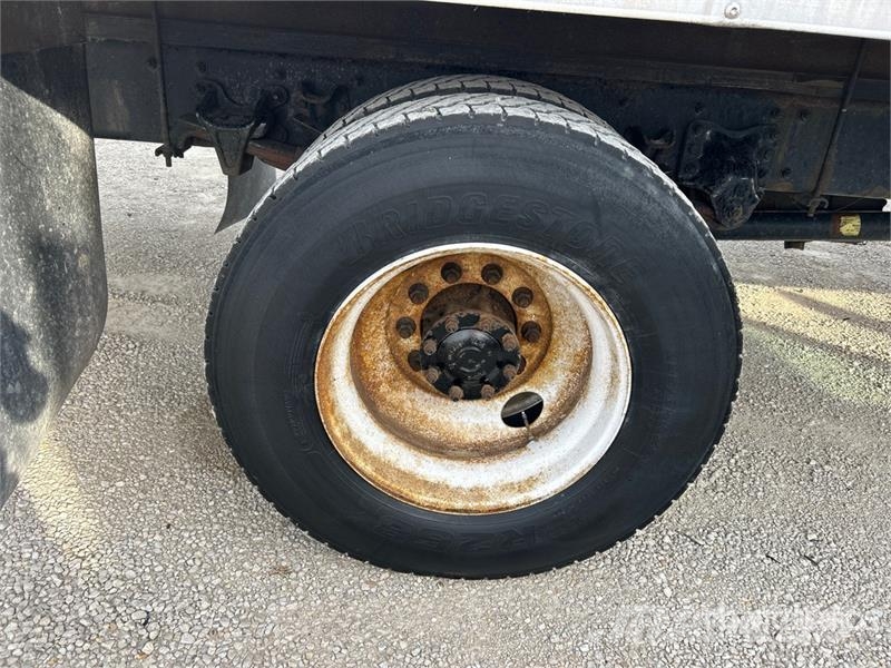 Freightliner M2106 4x2 Van Truck Kapali kasa kamyonlar
