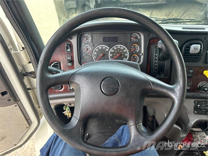 Freightliner M2106 4x2 Van Truck (Inoperable) Kastenaufbau