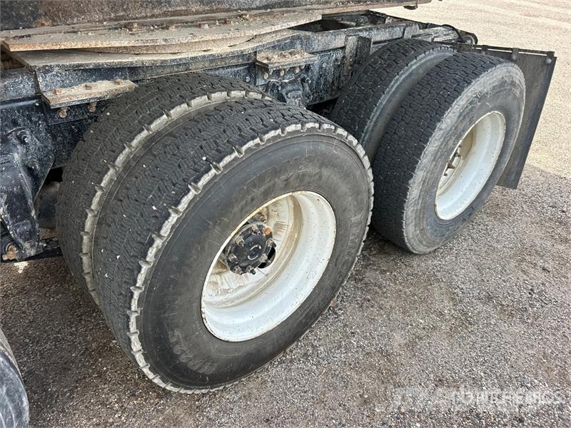Freightliner M2112 8x4 Hi-Rail Tri/A Dump Truck Pašizgāzējs