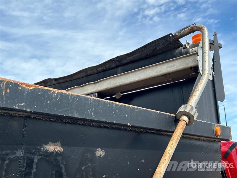 Freightliner M2112 8x4 Hi-Rail Tri/A Dump Truck Pašizgāzējs