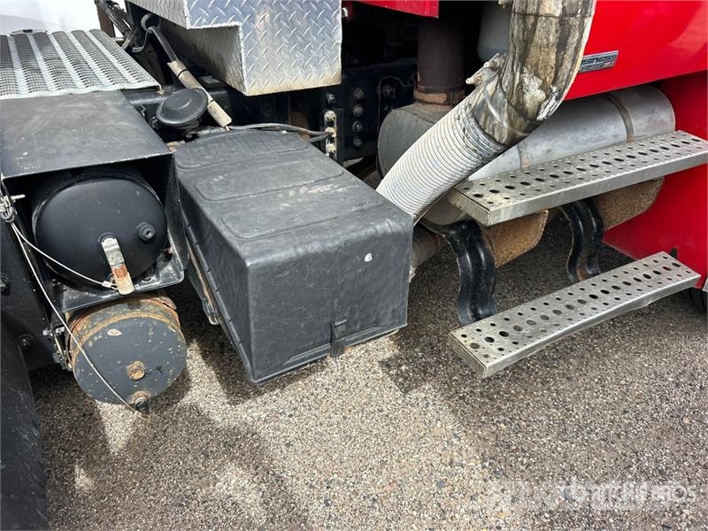 Freightliner M2112 8x4 Hi-Rail Tri/A Dump Truck Pašizgāzējs