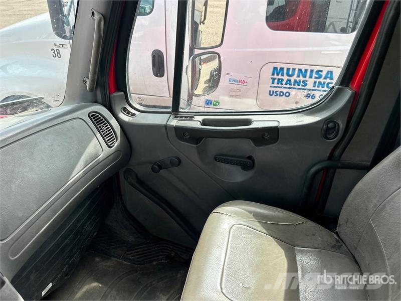 Freightliner M2112 8x4 Hi-Rail Tri/A Dump Truck Pašizgāzējs