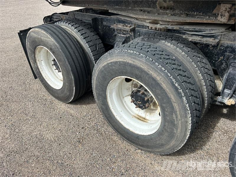 Freightliner M2112 8x4 Hi-Rail Tri/A Dump Truck Pašizgāzējs
