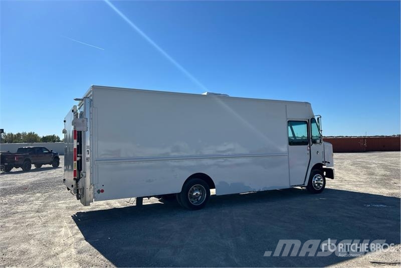 Freightliner MT45 Vehículos de caha cerrada