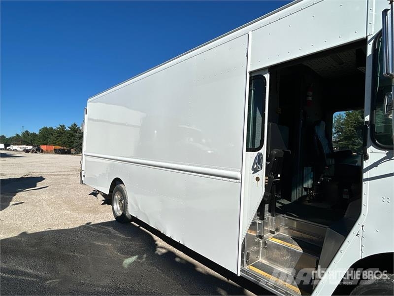 Freightliner MT45 Vehículos de caha cerrada