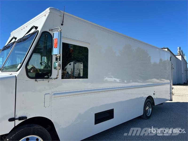 Freightliner MT45 Vehículos de caha cerrada