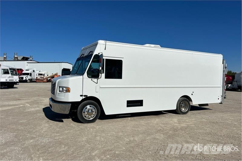 Freightliner MT45 Vehículos de caha cerrada