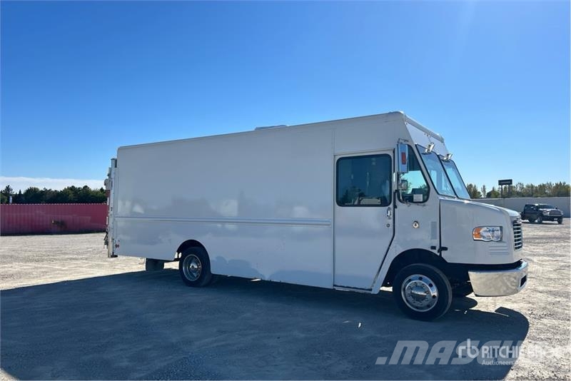 Freightliner MT45 Vehículos de caha cerrada