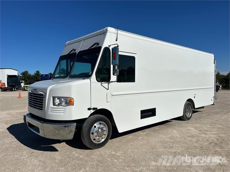 Freightliner MT45 Vehículos de caha cerrada