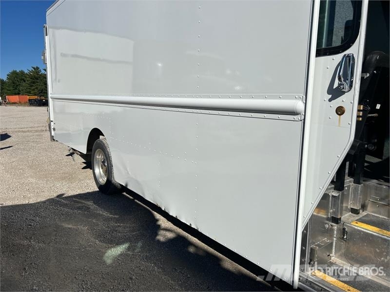 Freightliner MT45 Vehículos de caha cerrada